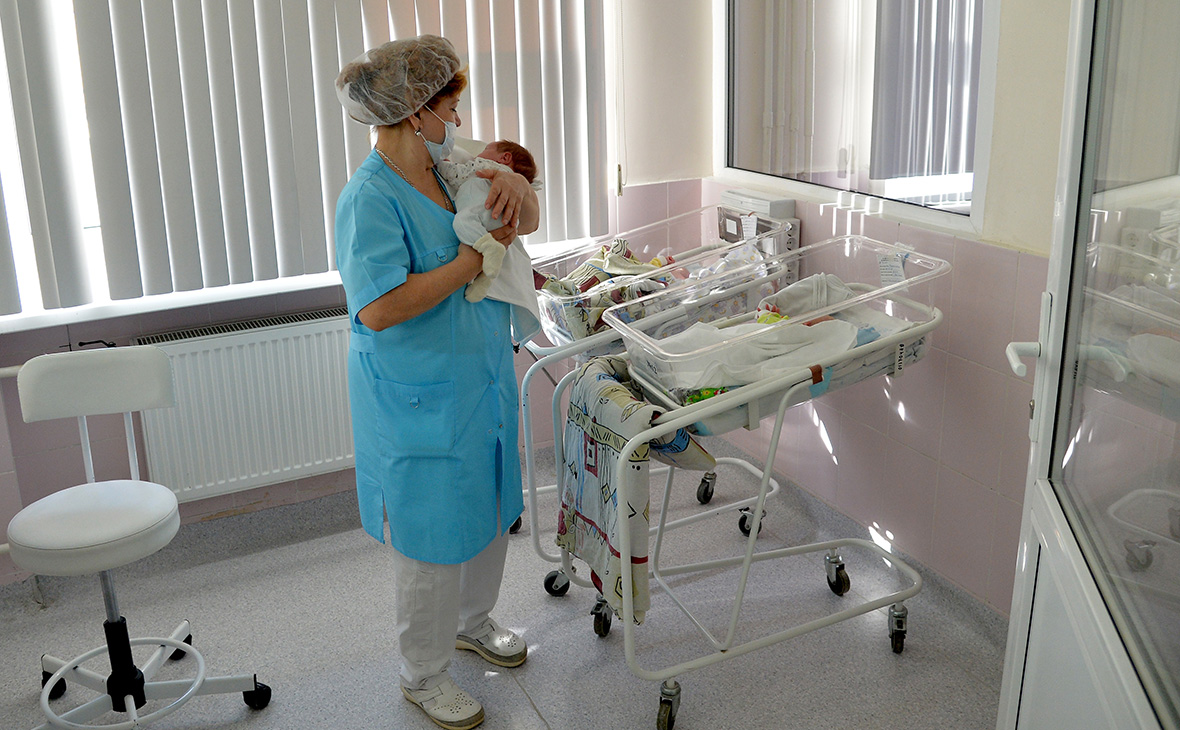 Управление ЗАГС видит «устойчивую тенденцию» по снижению рождаемости