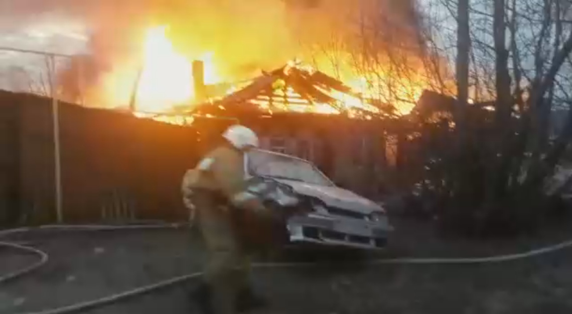 Скриншот видео с места пожара