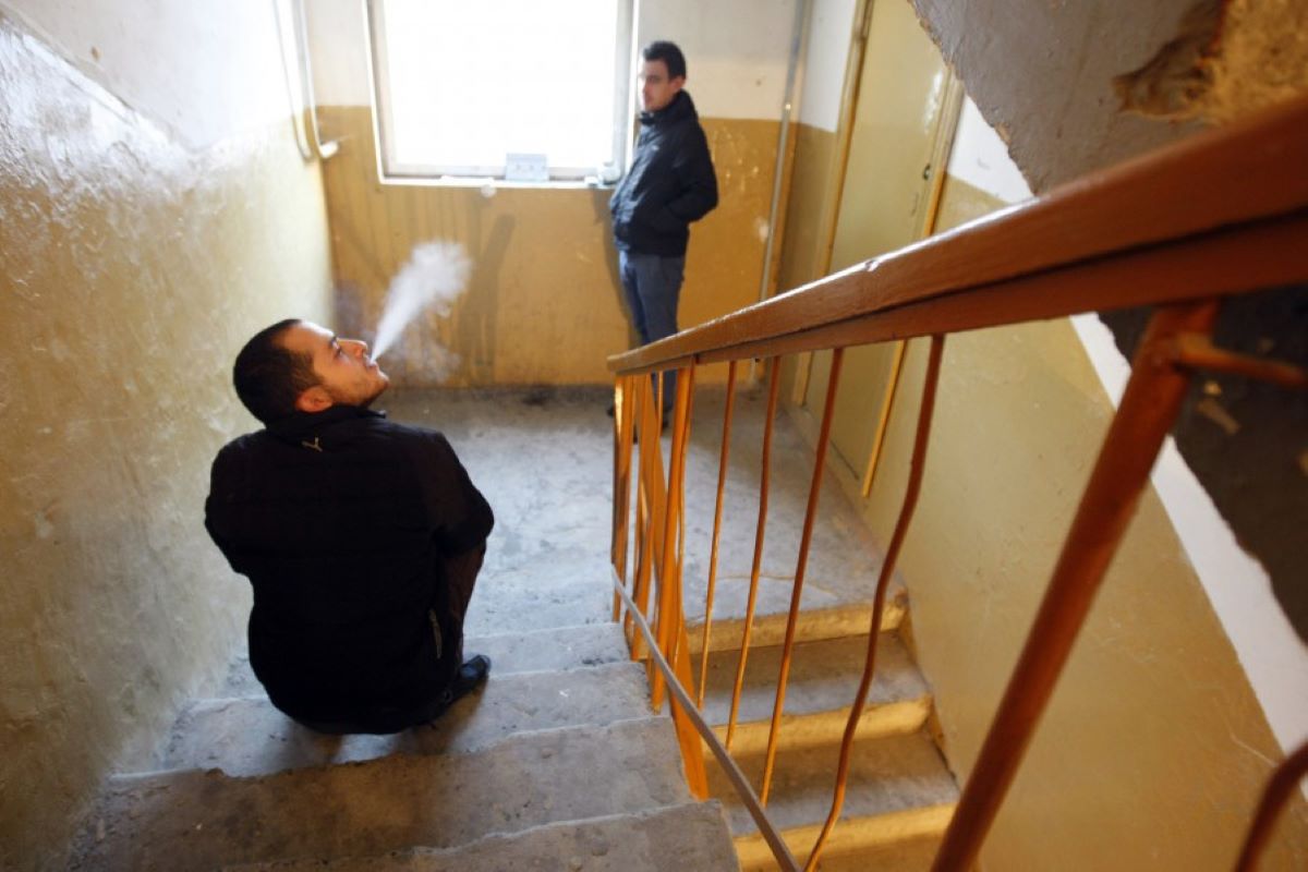 Пенсионеры доказали, что курение соседей причиняет им моральный вред