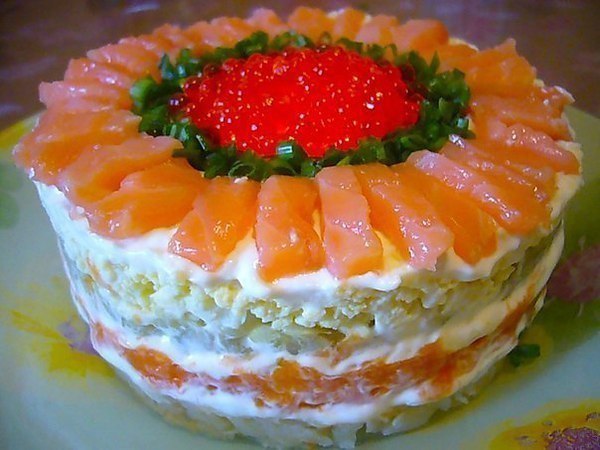 Салат рыбный торт