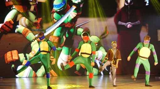 Акробаты делают городской новогодний концерт уже не первый год