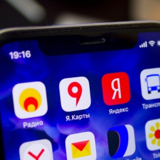 Названы российские приложения, которые станут обязательными в смартфонах