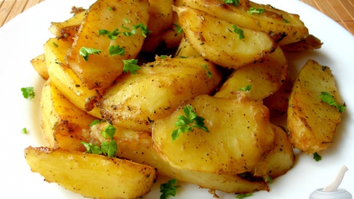 Румяная картошечка в соевом соусе, запечённая в духовке