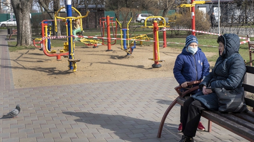 Детские площадки под запретом