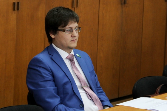 Андрей Еланцев был депутатом Думы Березовского городского округа в 2012-2016 годах, в разные годы баллотировался на пост мэра Берёзовского и Екатеринбурга