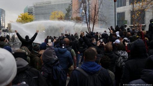 Полиция применила водометы в Брюсселе, 21 ноября