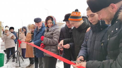 Вчера в Монетном состоялось торжественное перерезание красной ленты. Фото пресс-службы администрации