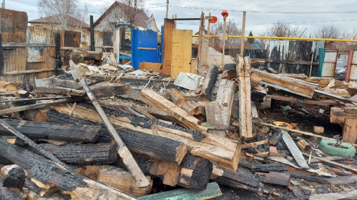 Дом Марины Комаровой пострадал из-за пожара, которого опасались все соседи Валентины Николаевны Семериковой и который все-таки случился