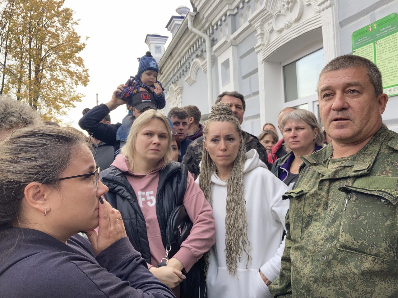 Военком Сергей Денисенко ответил на вопросы родственников мобилизованных березовчан
