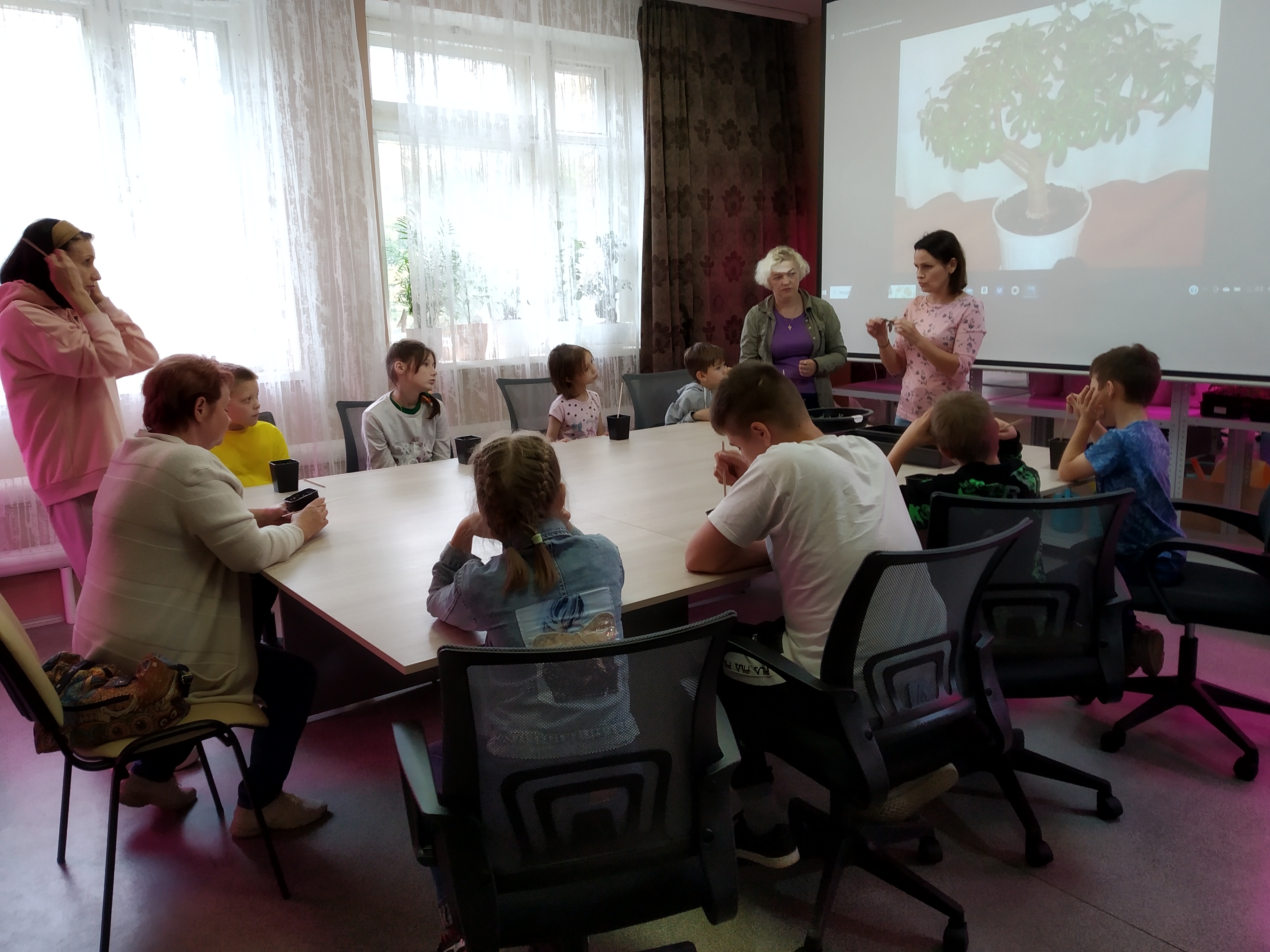 Урок с детьми провела 24 сентября Елена Смирнова, биолог проекта
