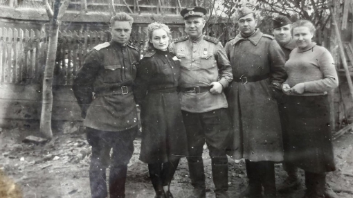 Анна Котова вторая слева. Фото из личного архива