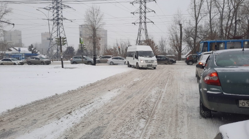 На дорогах Свердловской области сейчас более 300 снегоуборочных машин