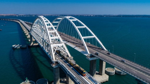 Минтранс РФ возобновил автомобильное движение по Крымскому мосту