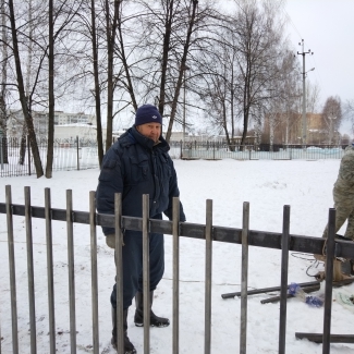 Александр Сологуб – директор берёзовского Клуба любителей собак. На фоне – Сергей, помощник Александра