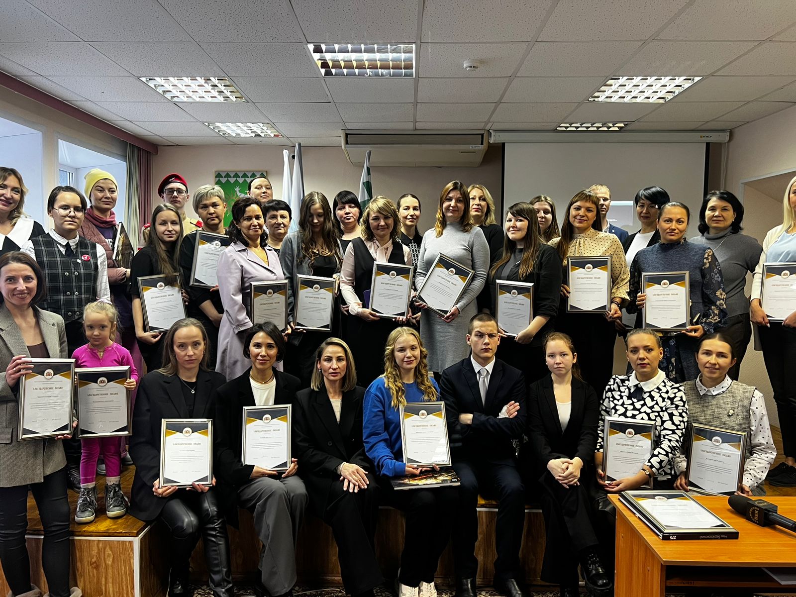 Волонтёров Берёзовского наградили в администрации