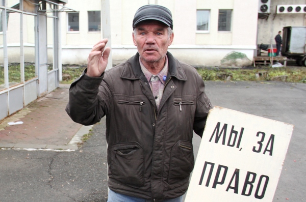  Владимир Тимин на организованном им митинге «За честные выборы»