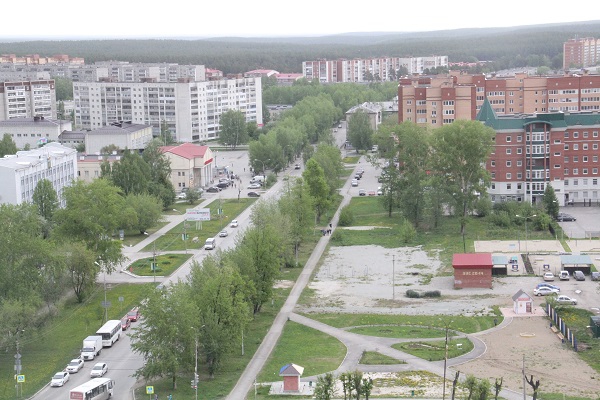Вид на улицу Театральную в Берёзовском