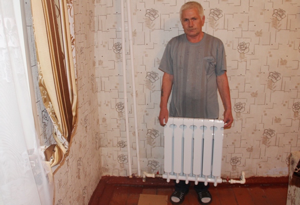В квартире Никиты Галиахметова рабочие сняли радиаторы отопления для замены труб. Спустя две недели бригада так и не появилась