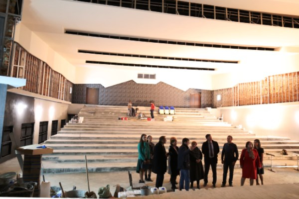 После окончания ремонта концертный зал дворца культуры «Современник» увеличит количество мест до 400, получит новую сцену и станет удобным для маломобильных граждан