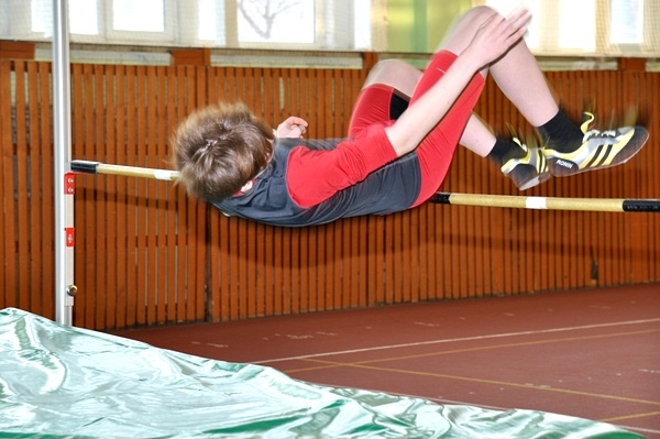 Соревнования по прыжкам в высоту в спортшколе «Олимп»