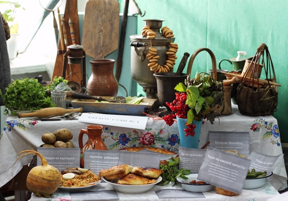 Первая школа представила большой выбор узбекских и русских блюд