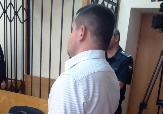Евгений Загуменов, который жевал жвачку на протяжении всего чтения приговора, отказался от любых комментариев для СМИ
