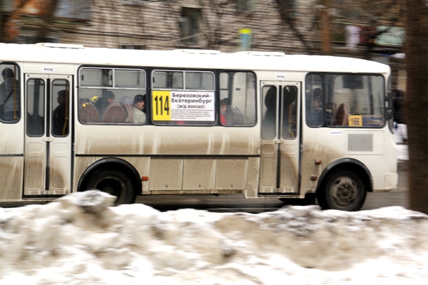 Автобус межмуниципального маршрута в Берёзовском