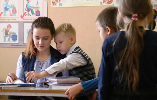 Работать в родной школе Екатерине Тимершиной нравится: сама училась тут, многих учителей знает и практику здесь проходила
